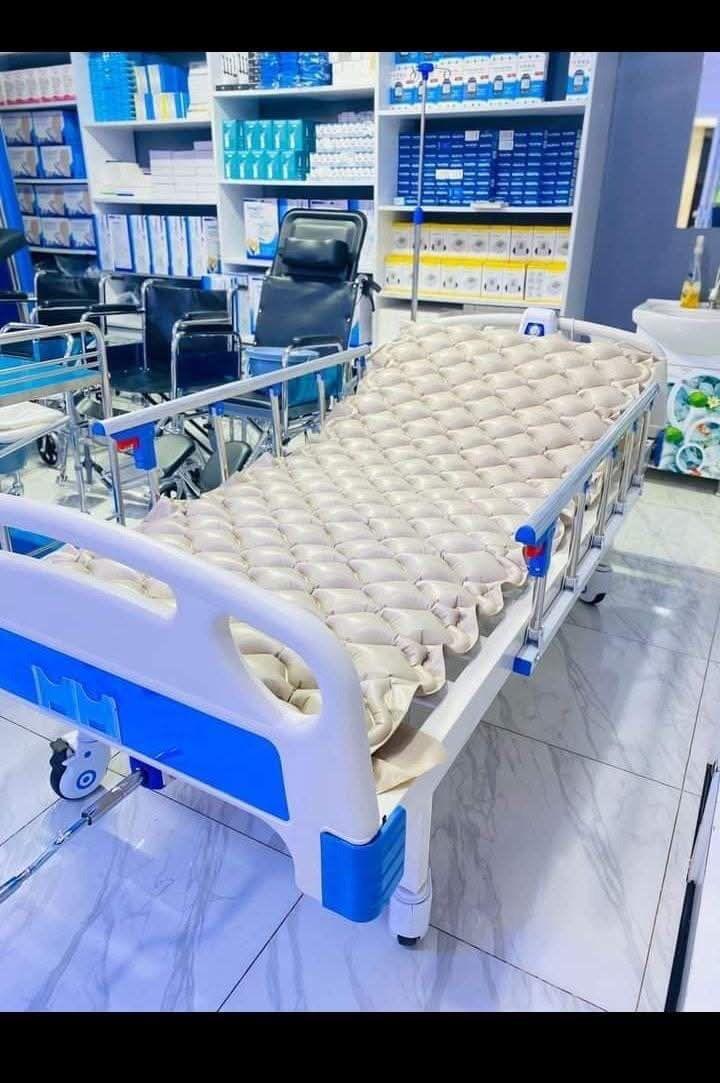 Single Crank Bed with Ripple Mattress 